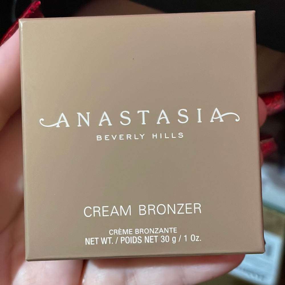 Anastasia Beverly Hills Cream Bronzer in Amber